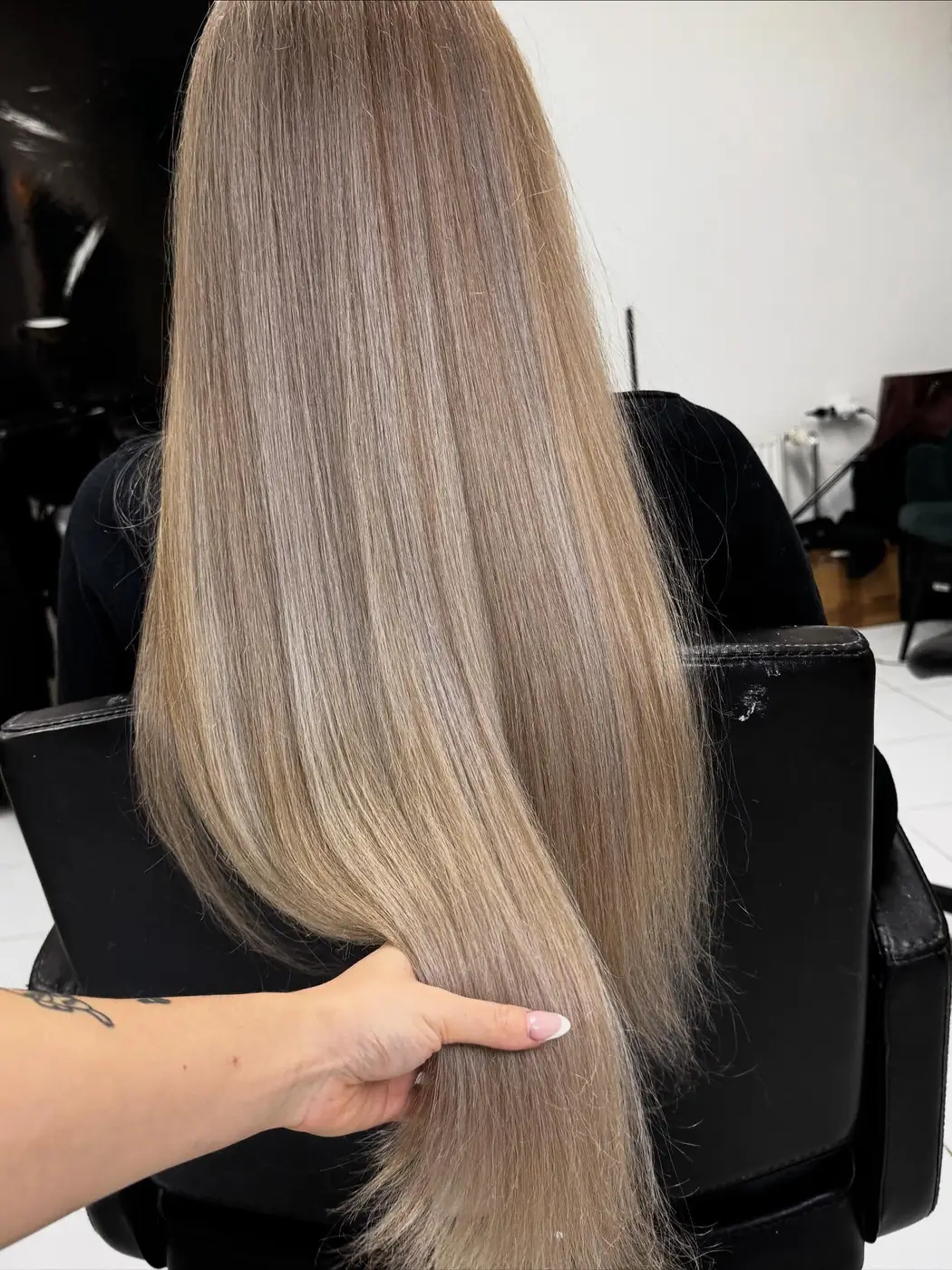 Platinová blond po šesti hodinách mikromelíru