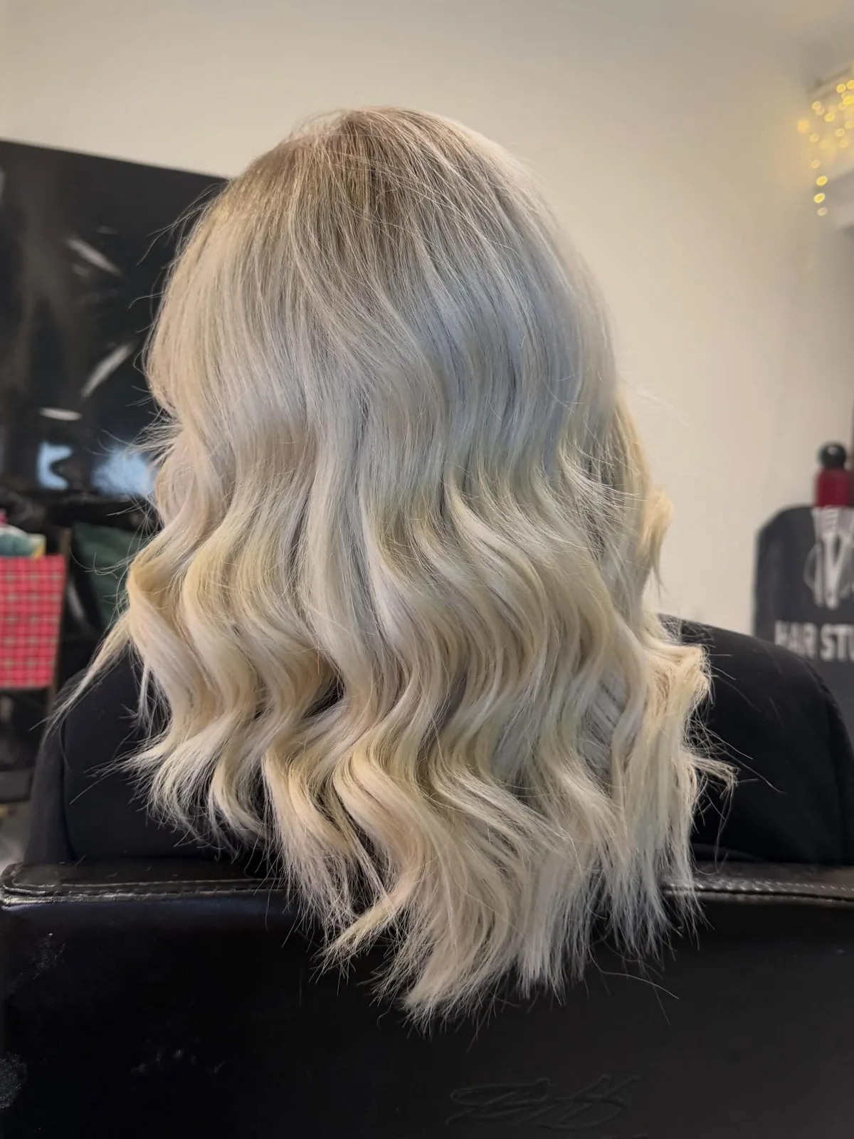 Studená blond po zesvětlení, detail lesku